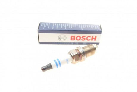 Свічка запалювання Mitsubishi L200/L300/L400/Pajero 94- bosch 0 242 240 653