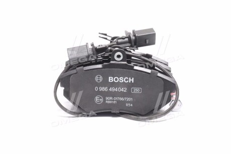 Колодки тормозные (передние) Audi A4 94-08/Seat Exeo 08-13/VW Passat B5 96-00 (+датчики)) bosch 0 986 494 042